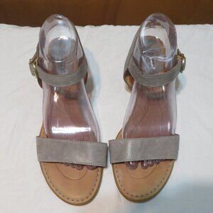 Born Ankle Strap Sandals Low Block Heel Size 9